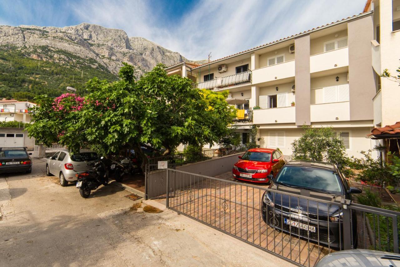 Apartments Divna Baška Voda Exterior foto